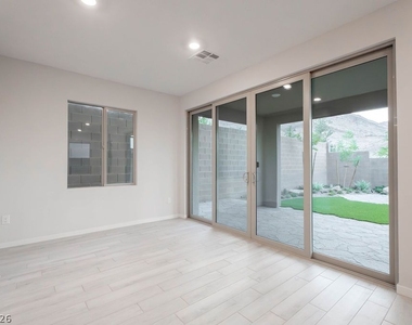 11620 Desert Hollow Avenue - Photo Thumbnail 10