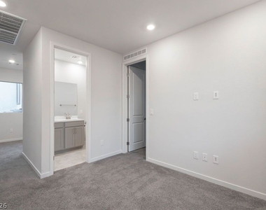 11620 Desert Hollow Avenue - Photo Thumbnail 21