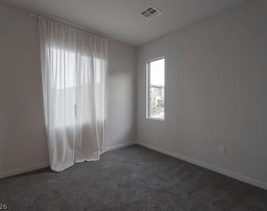 11620 Desert Hollow Avenue - Photo Thumbnail 28