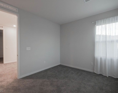 11620 Desert Hollow Avenue - Photo Thumbnail 27