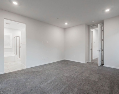 11620 Desert Hollow Avenue - Photo Thumbnail 33