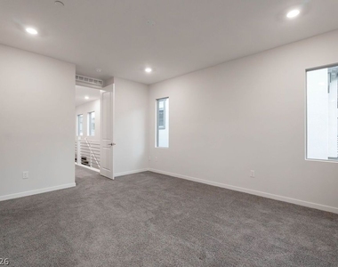 11620 Desert Hollow Avenue - Photo Thumbnail 34