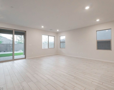 11620 Desert Hollow Avenue - Photo Thumbnail 13