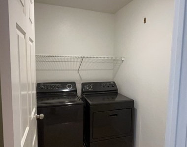 5680 Woods Crossing Street - Photo Thumbnail 9
