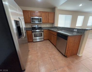 5680 Woods Crossing Street - Photo Thumbnail 5