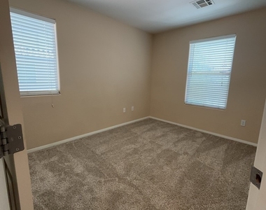 5680 Woods Crossing Street - Photo Thumbnail 3