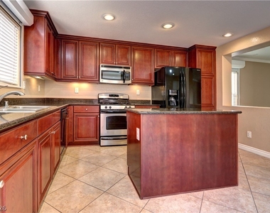 715 Shadwell Street - Photo Thumbnail 8