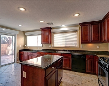 715 Shadwell Street - Photo Thumbnail 9