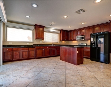 715 Shadwell Street - Photo Thumbnail 7