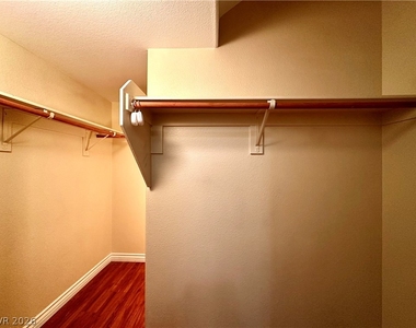 8137 Aurora Mist Street - Photo Thumbnail 8