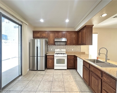 8137 Aurora Mist Street - Photo Thumbnail 7