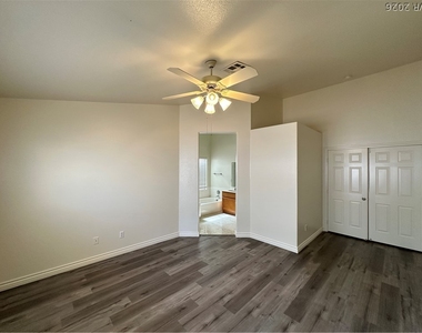9450 Hanta Avenue - Photo Thumbnail 13