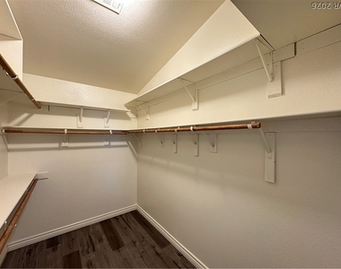 9450 Hanta Avenue - Photo Thumbnail 11