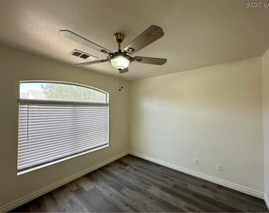 9450 Hanta Avenue - Photo Thumbnail 8