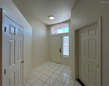 9450 Hanta Avenue - Photo Thumbnail 2