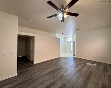 9450 Hanta Avenue - Photo Thumbnail 3