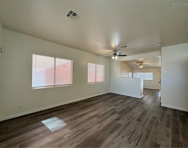9450 Hanta Avenue - Photo Thumbnail 4