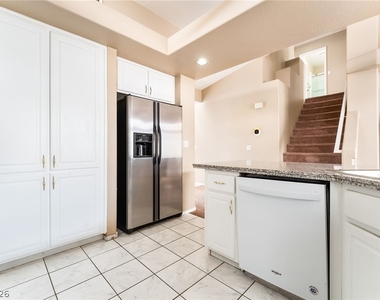 8725 Autumn Valley Avenue - Photo Thumbnail 7