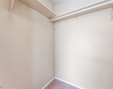 8725 Autumn Valley Avenue - Photo Thumbnail 20