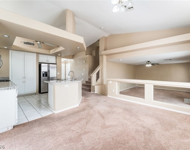8725 Autumn Valley Avenue - Photo Thumbnail 4