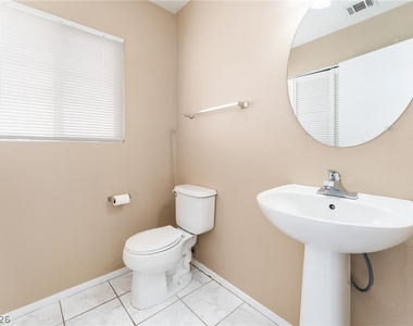 8725 Autumn Valley Avenue - Photo Thumbnail 14