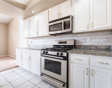 8725 Autumn Valley Avenue - Photo Thumbnail 9