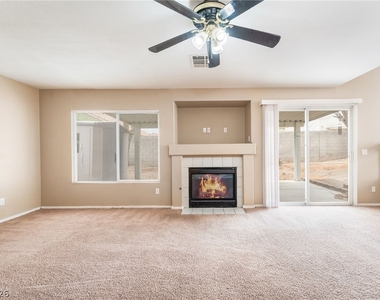 8725 Autumn Valley Avenue - Photo Thumbnail 13