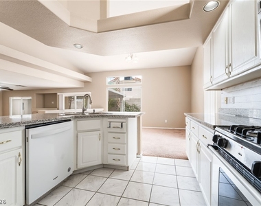 8725 Autumn Valley Avenue - Photo Thumbnail 8