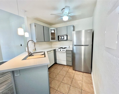 480 Elm Drive - Photo Thumbnail 6