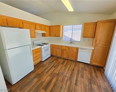 1154 Point Success Avenue - Photo Thumbnail 4