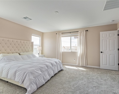 10212 Starlit Canyon Court - Photo Thumbnail 12