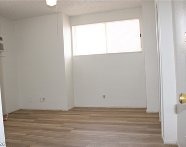 1212a Phillips Avenue - Photo Thumbnail 11