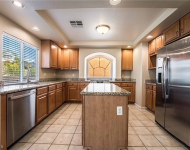 823 Beartooth Falls Court - Photo Thumbnail 10