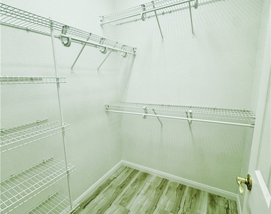10921 Calcedonian Street - Photo Thumbnail 25