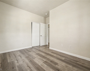 4730 Craig - Photo Thumbnail 21