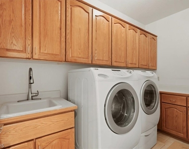 1888 Woodhaven Drive - Photo Thumbnail 38