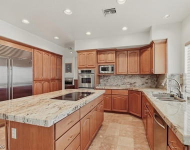 1888 Woodhaven Drive - Photo Thumbnail 15