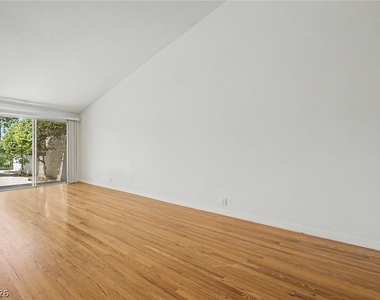 3145 Bel Air Drive - Photo Thumbnail 8
