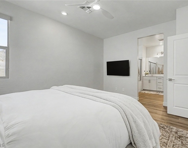 1575 Crested Eagle Street - Photo Thumbnail 18