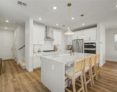 1575 Crested Eagle Street - Photo Thumbnail 13