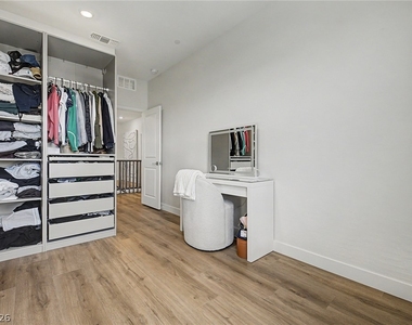 1575 Crested Eagle Street - Photo Thumbnail 24
