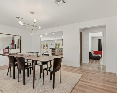 3007 La Mesa Drive - Photo Thumbnail 5