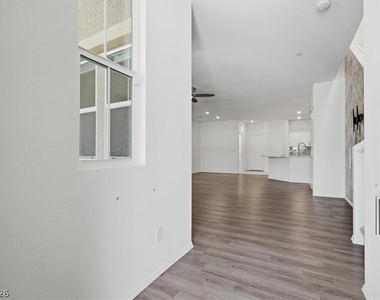 2879 Cabrillo Terrace Street - Photo Thumbnail 2