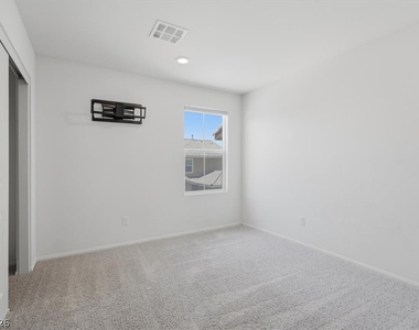 2879 Cabrillo Terrace Street - Photo Thumbnail 15