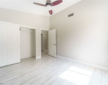 8517 Soneto Lane - Photo Thumbnail 13