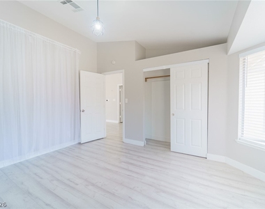 8517 Soneto Lane - Photo Thumbnail 10