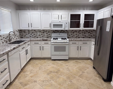 9977 Copano Bay Avenue - Photo Thumbnail 11