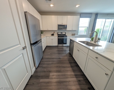 10795 Gentle Crest Avenue - Photo Thumbnail 6