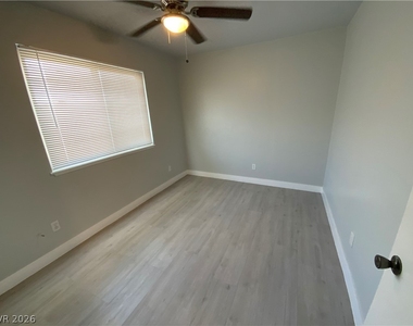 466 E Sunset Road - Photo Thumbnail 7