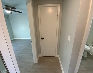 466 E Sunset Road - Photo Thumbnail 8